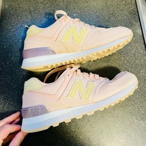 New Balance 574 Baby Pink Sneakers